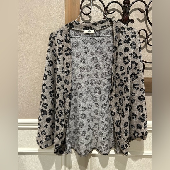 Lightweight Leopard Shrug - Picture 1 of 3